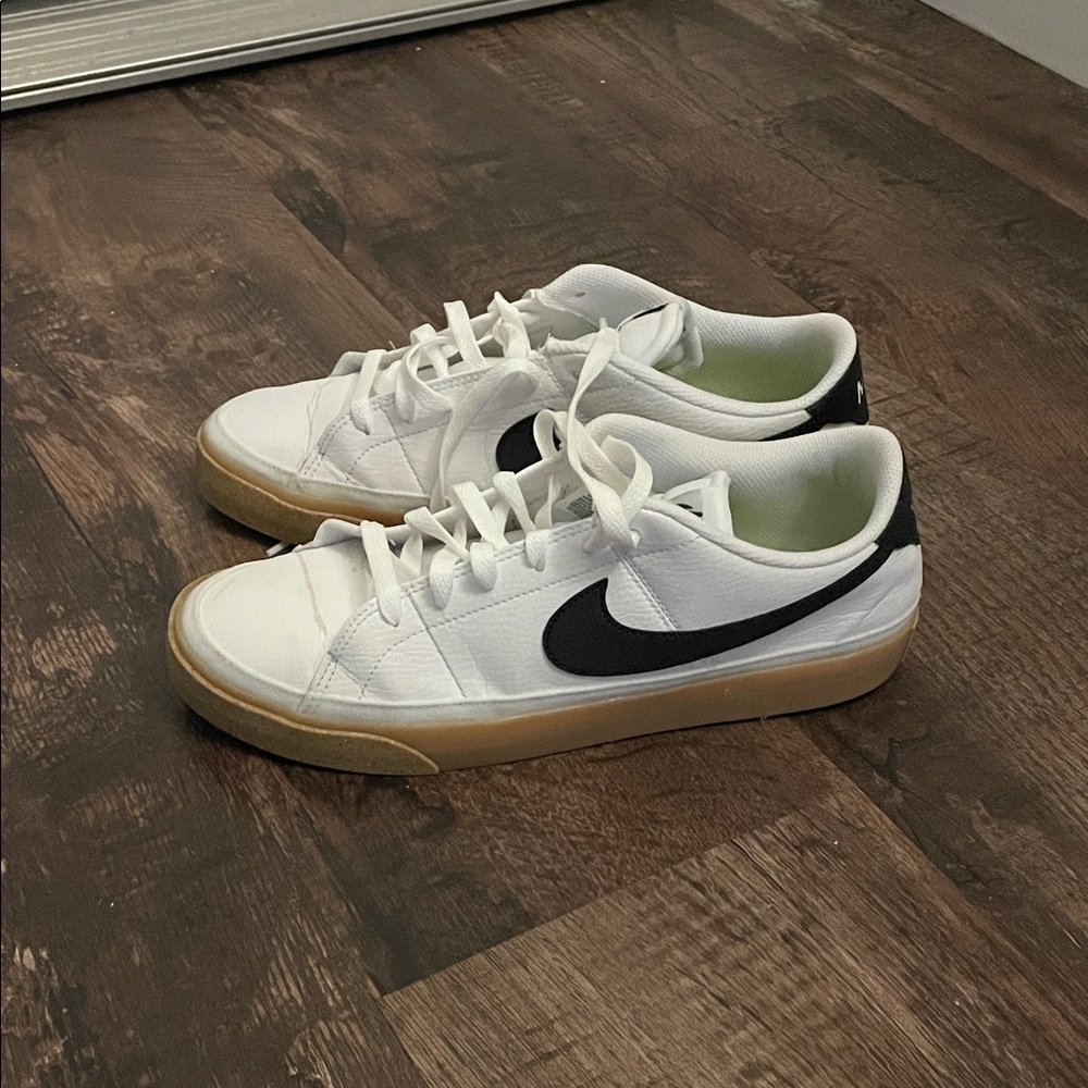 WOMENS COURT LEGACY SNEAKER size 11